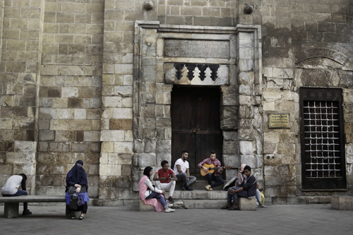 Egyptian youth play music on a street in Cairo, Egypt, on Monday, as the country is struggling with  high inflation and youth unemployment  (AP photo)